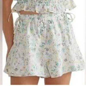 MINKPINK Lace Floral Shorts - Medium - NWT
